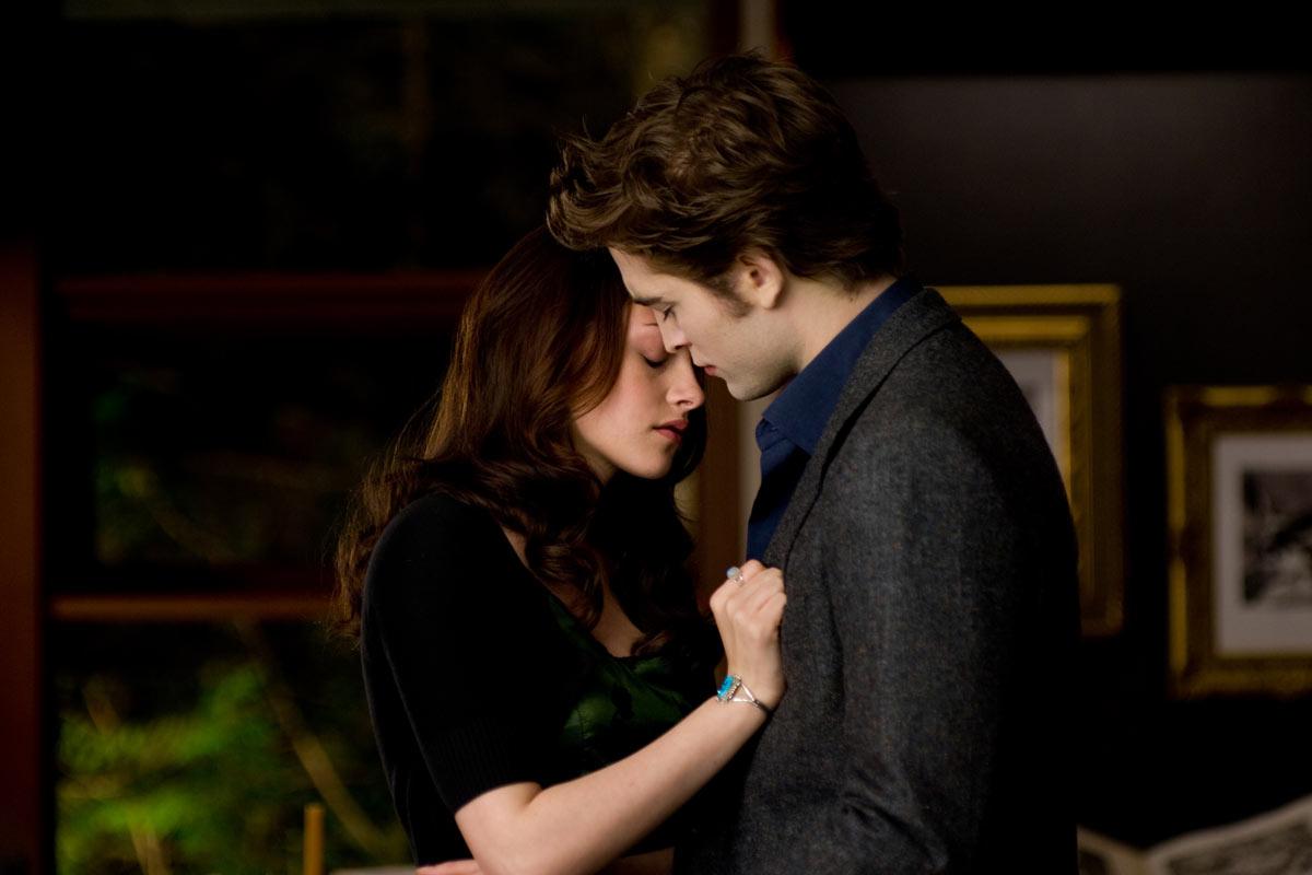 Watch The Twilight Saga: New Moon (2009) Full Movie Online Free